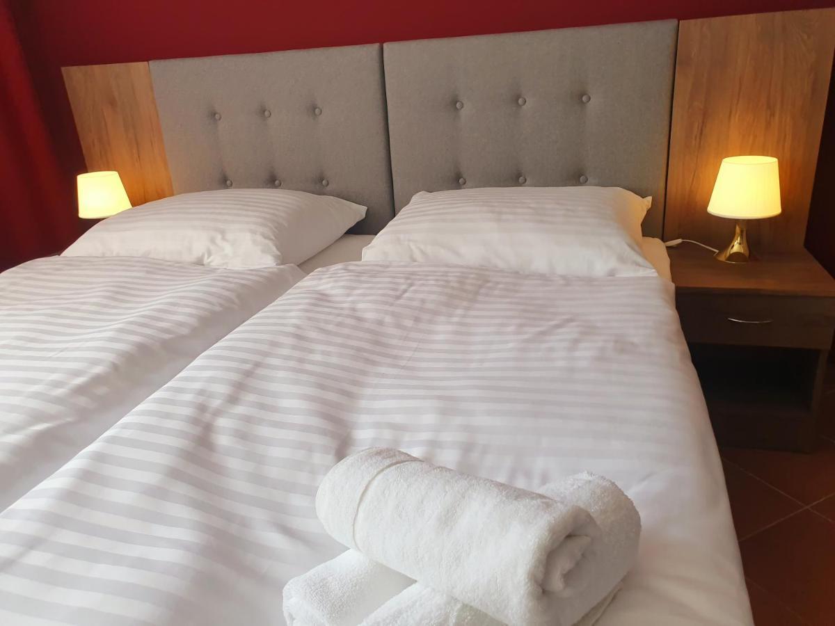 Lux Resort Kraśnik Esterno foto
